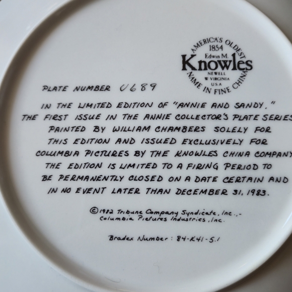 Knowles 8.5 Inch 1983 Annie & Sandy Collector Plate William Chambers Vintage Art - Picture 2 of 6